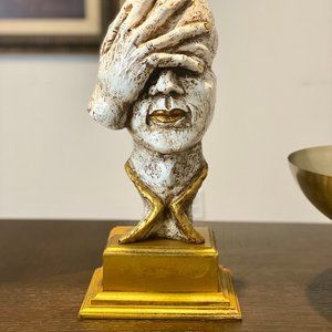 Hand on face statue for home decoration